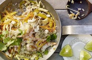 Stir-fried rice with prawns