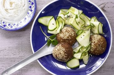 Courgette salad with falafel
