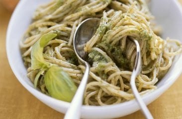 Linguine with green pesto