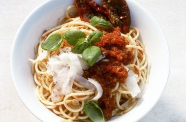 Spaghetti with red pesto
