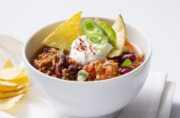 Chili con carne with tortilla chips
