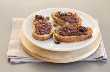 Crostini with anchovy olive paste Crostini with anchovy olive paste