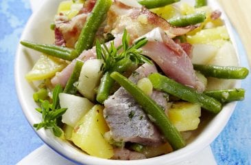Herring salad with beans, pears and bacon Herring salad with beans, pears and bacon