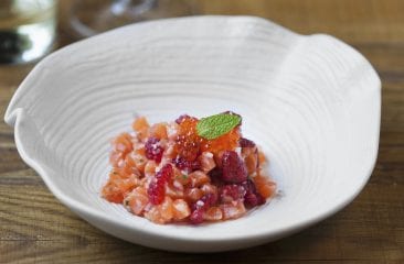 Salmon steak with berries, lime and mint