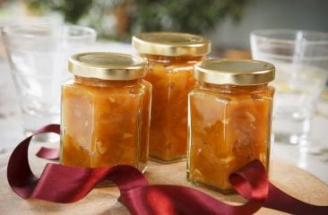 Dried apricot chutney