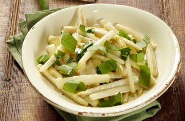 Fried asparagus with wild garlic