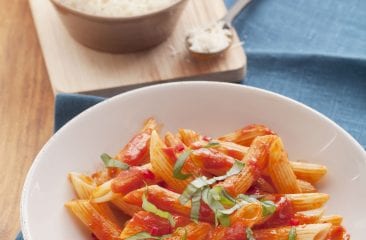 Penne with tomatoes, garlic and chilli