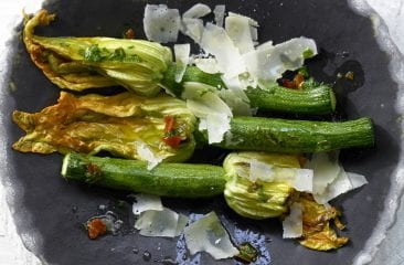 Grilled Mediterranean courgettes flowers