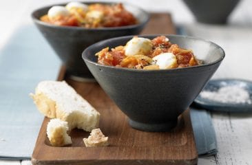 Tomato ragu with mozzarella