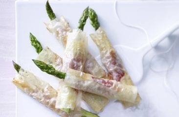 Crispy asparagus rolls