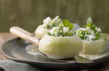 Kohlrabi with pea and cream cheese filling