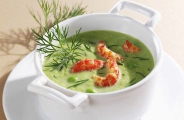Pea soup with river crabs