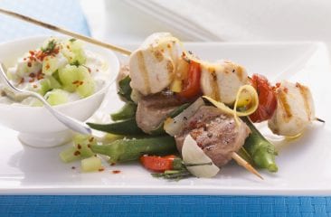 Meat skewers with tzatziki Meat skewers with tzatziki