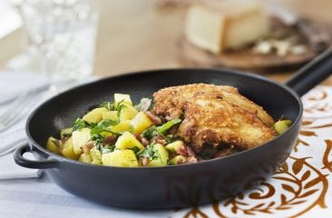 Parmesan breaded veal cutlets with fried potatoes