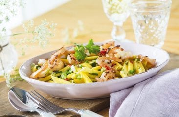 Mango salad with fried prawns