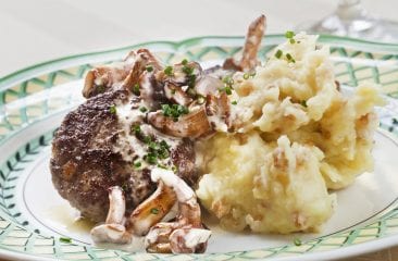 Veal meatballs with chanterelle cream and potato mash