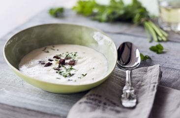 Asparagus soup with wholegrain croutons Asparagus soup with wholegrain croutons