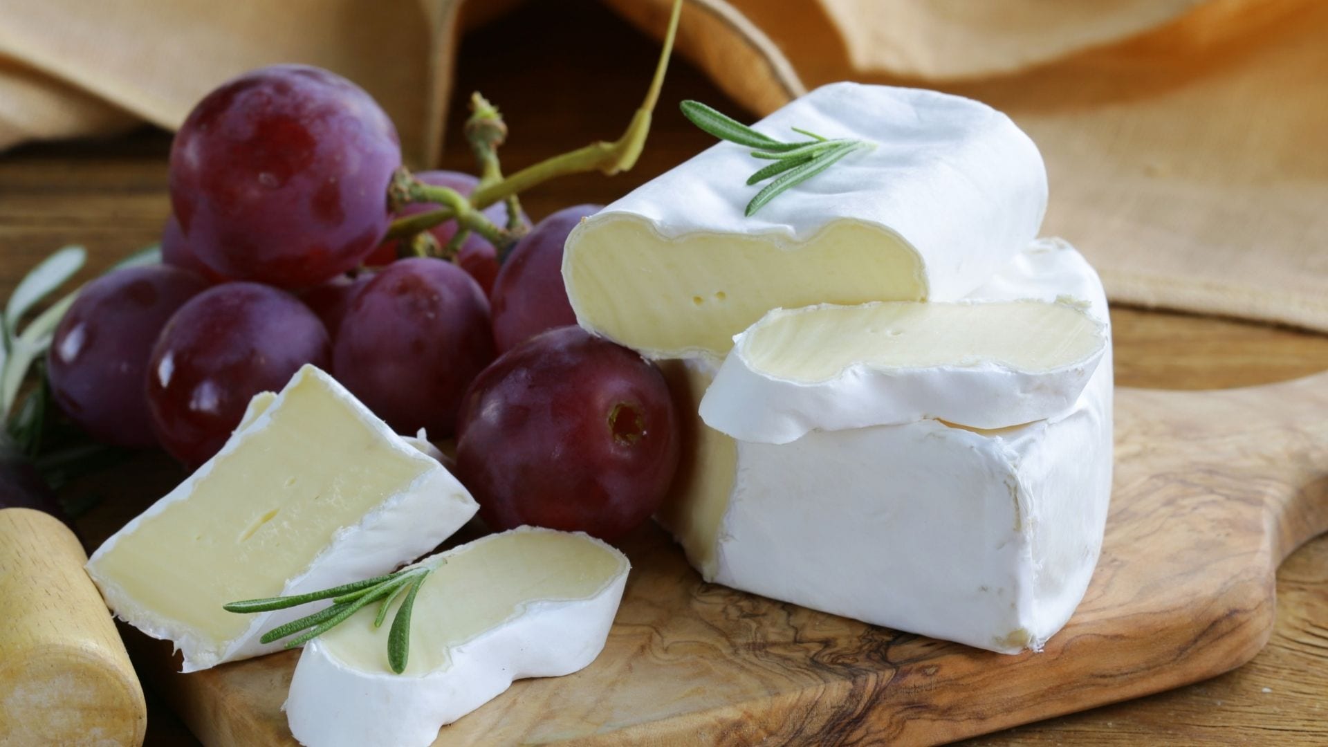 Cheese - how to keep it fresh for longer - FreshMAG