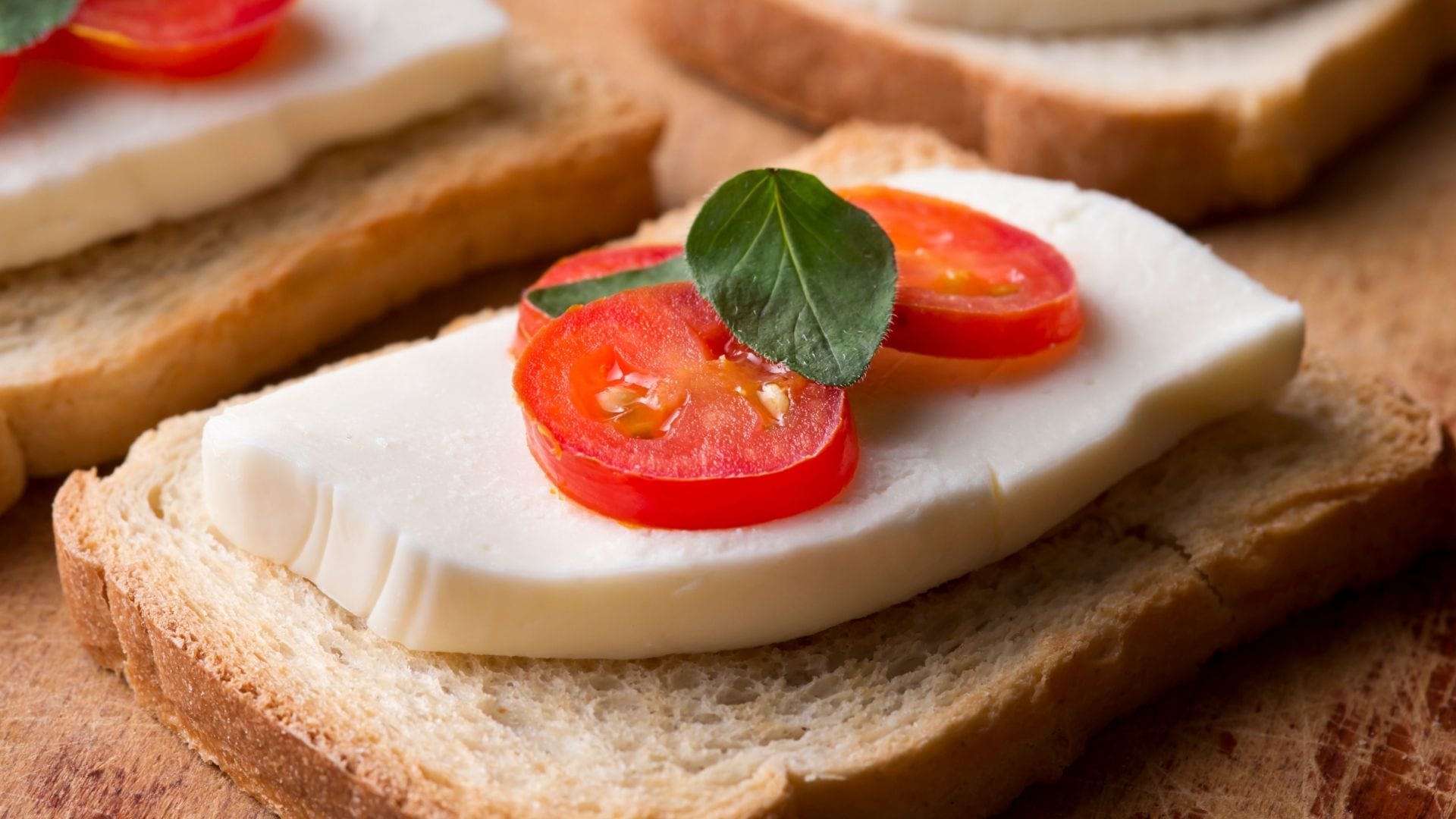 Cheese - how to keep it fresh for longer - FreshMAG