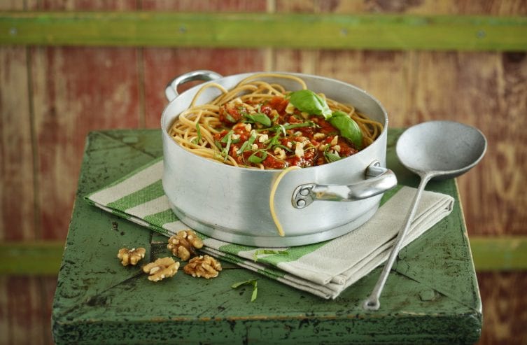 Spaghetti with tomato sauce and walnuts