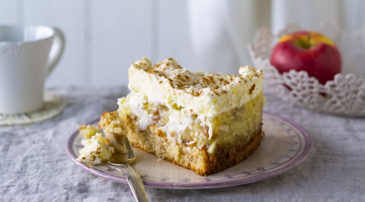 Apple Strudel Gateau