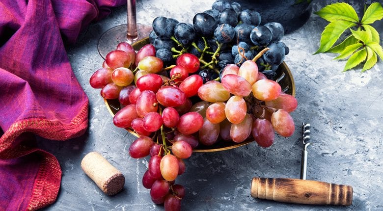 White grapes and Red Grapes