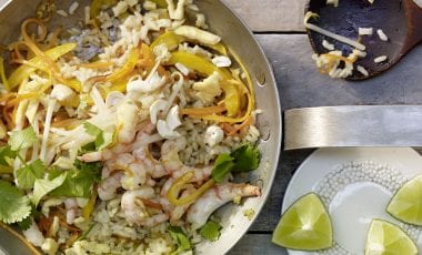 Stir-fried rice with prawns