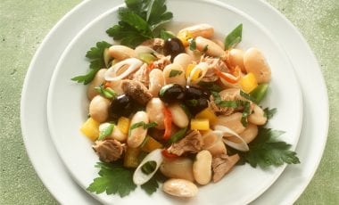 Tuna salad with white beans