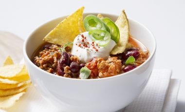 Chili con carne with tortilla chips