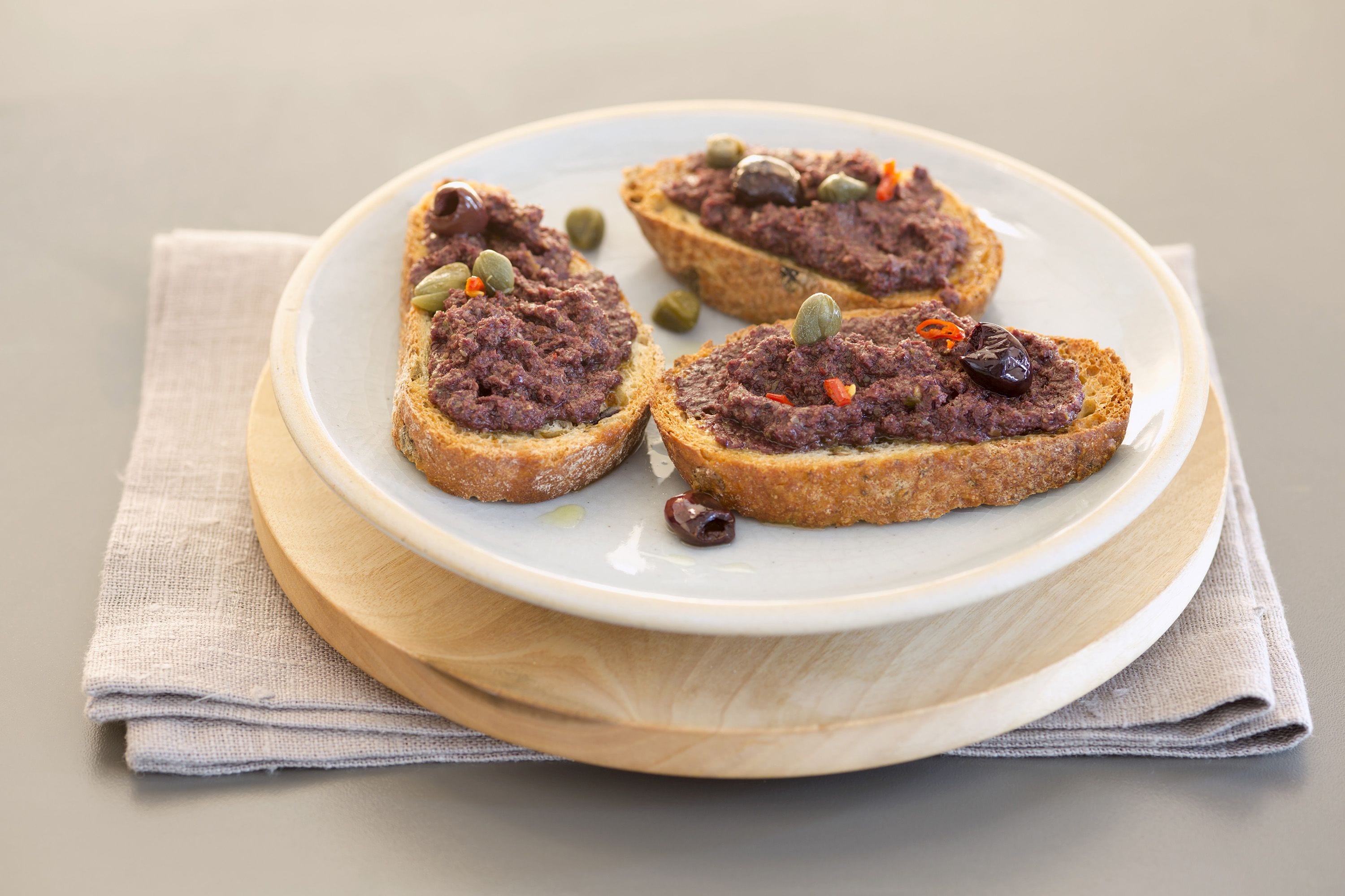 Crostini with anchovy olive paste - FreshMAG