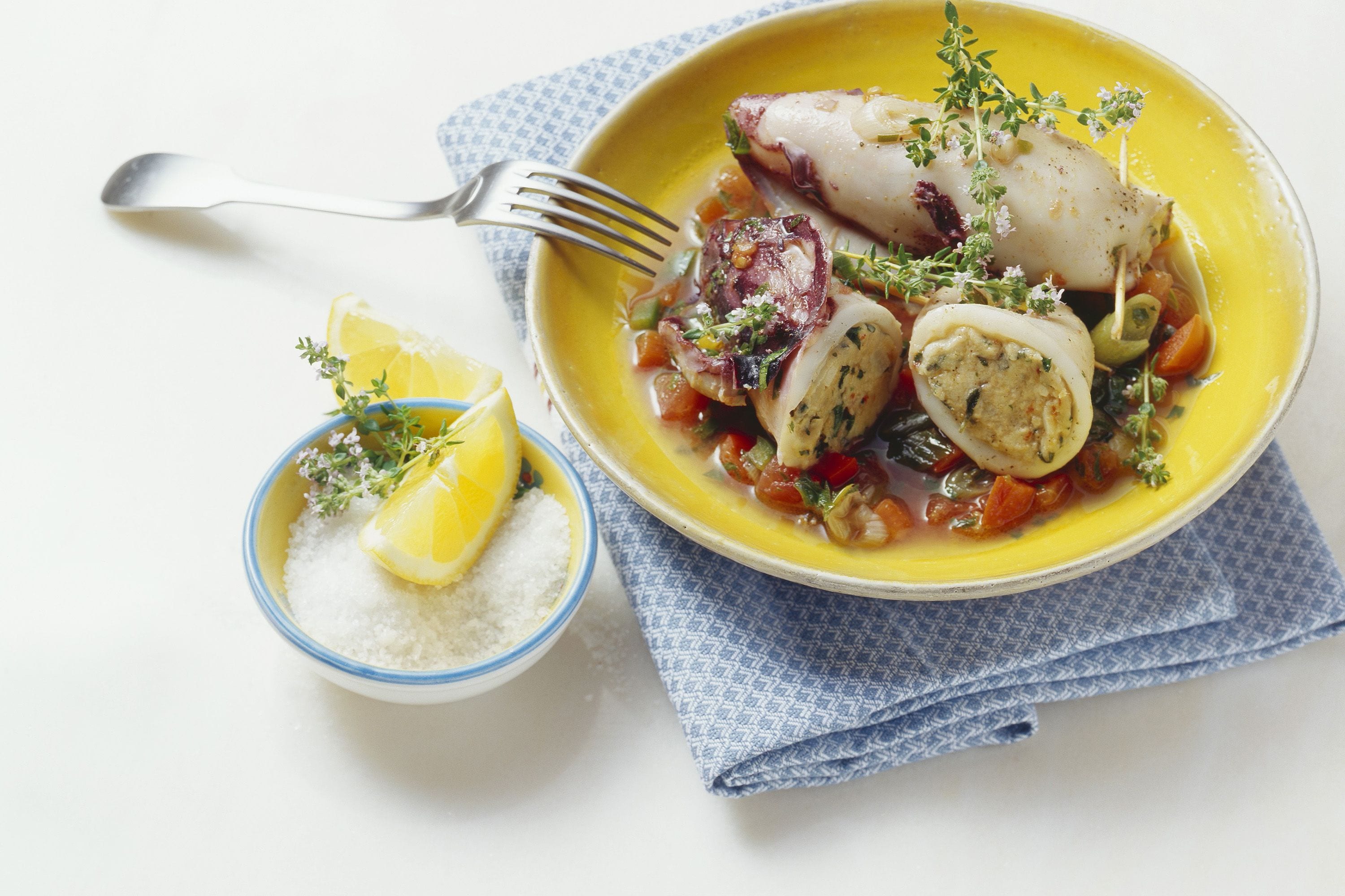 Stuffed squid in vegetable sauce - FreshMAG