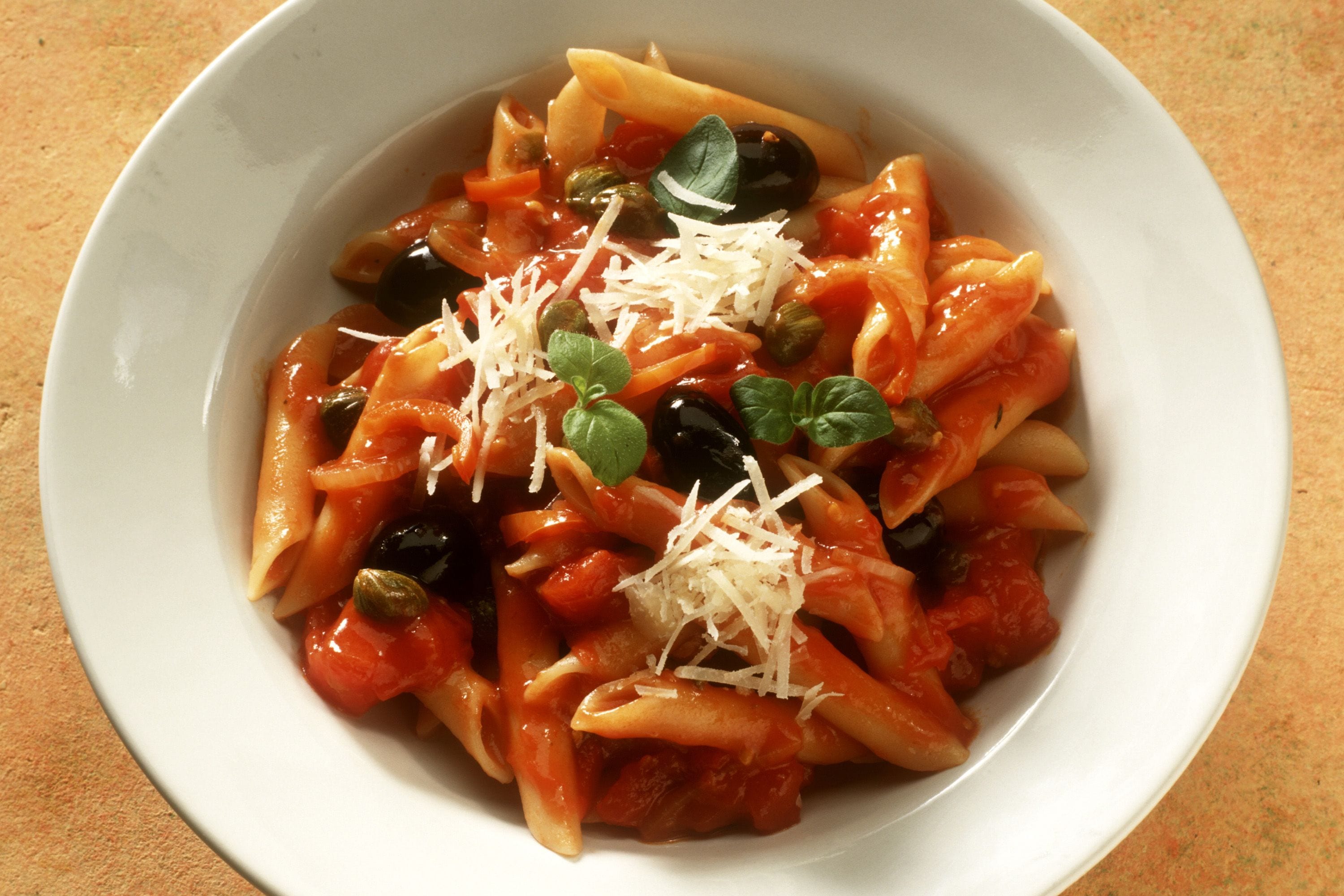 Pasta with tomatoes, capers and olives - FreshMAG