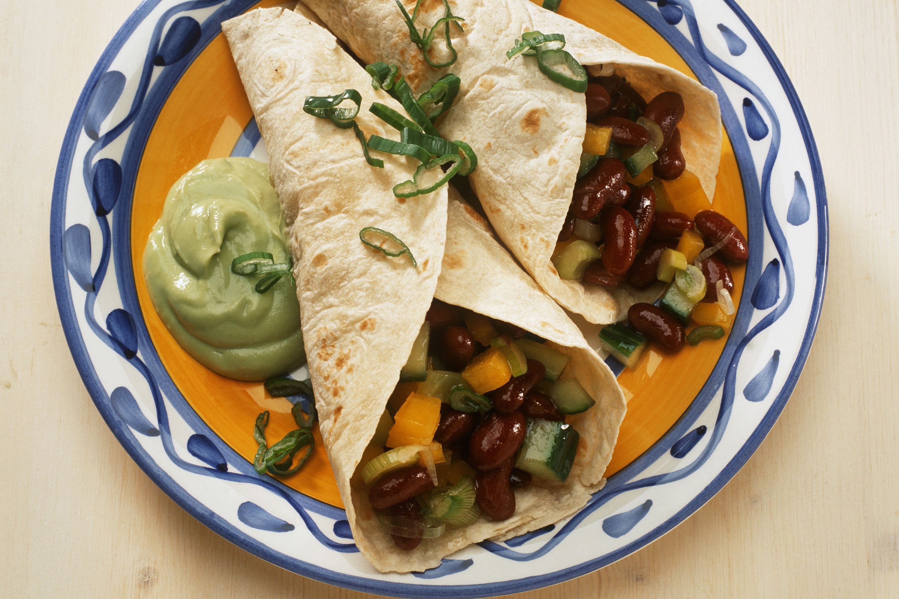Tortillas with avocado and beans - FreshMAG