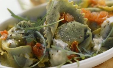 Green pasta with cheese sauce