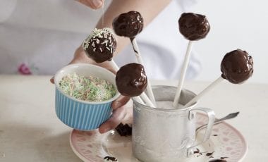 Vegan carrot cake lollipops