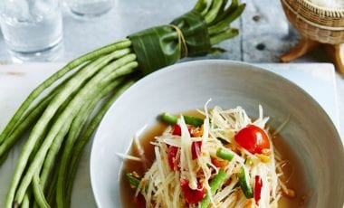 Thai papaya salad bowl