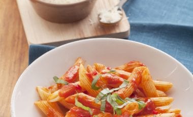 Penne with tomatoes, garlic and chilli