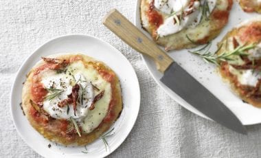 Rosemary spelt pizza