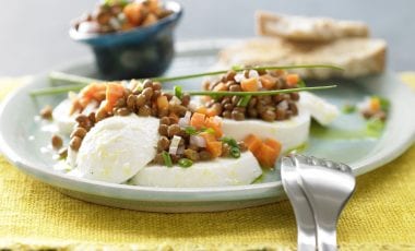 Lentil and carrot salad with mozzarella