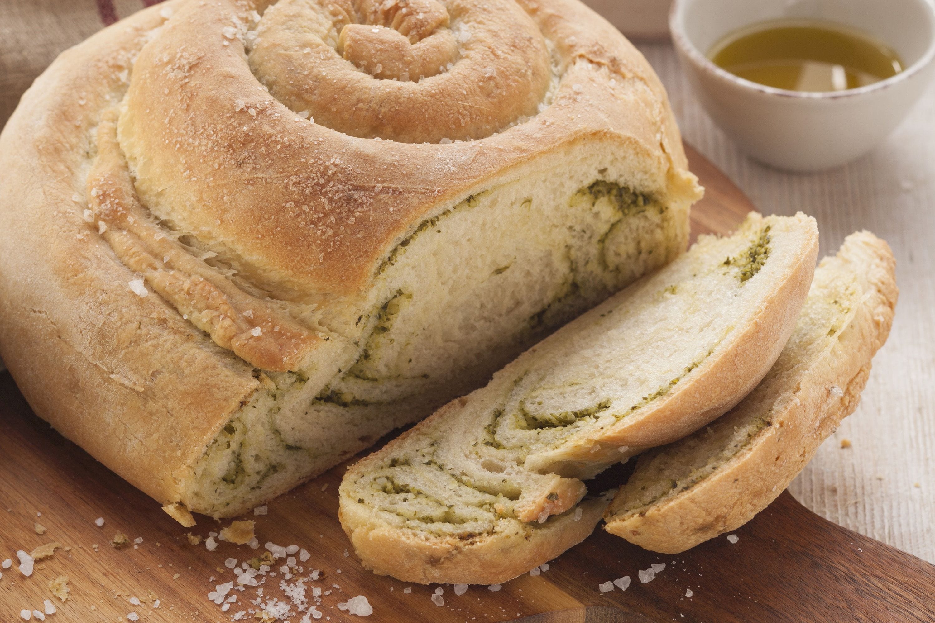 Bread with pesto FreshMAG