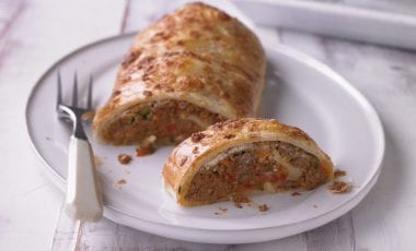 Minced strudel with mozzarella