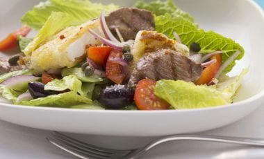 Salad with fried lamb and feta in bread crust