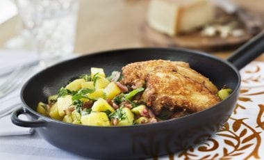 Parmesan breaded veal cutlets with fried potatoes