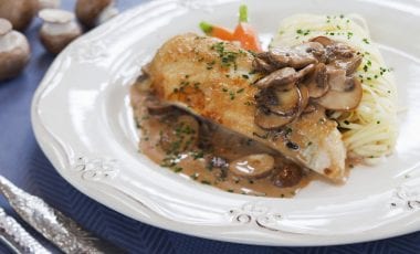 Chicken breast with mushroom sauce and linguine