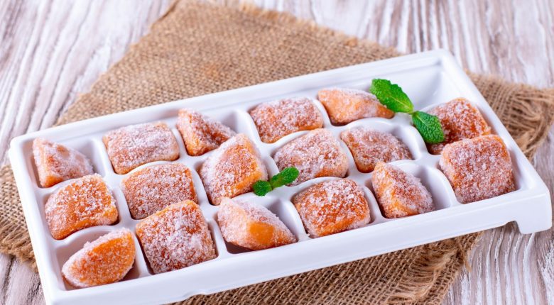 Frozen apricots