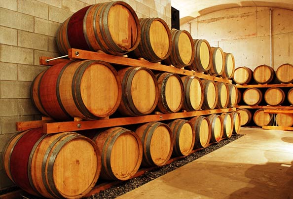 Съхранение на вино в дъбови бъчви