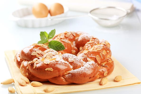 Класическа рецепта за домашен великденски козунак - FreshMAG