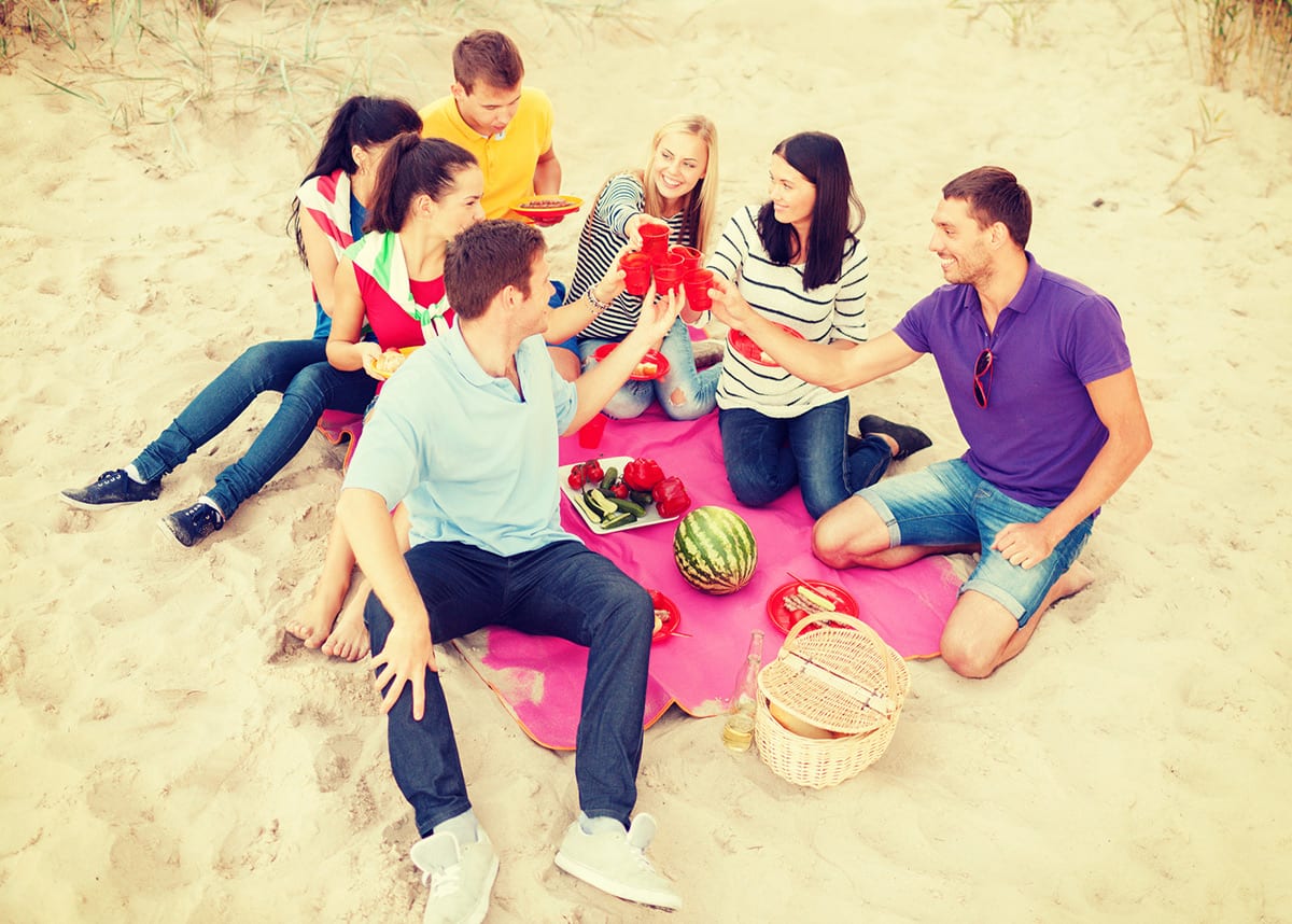 Как да си направите перфектния пикник на плажа [всичко необходимо]