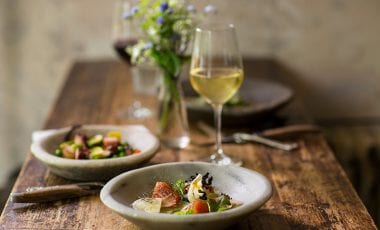 Как да охладите бутилка вино супер бързо, без да я слагате в хладилника?