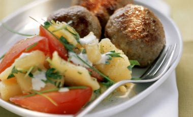 Картофена салата с кюфтета